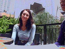 ロスでナンパした身長180cm超えの美女が白目むきながらの激しいSEX披露で全てにおいてダイナミックなAV出演 ベラ（24歳） サンプル動画サムネイル